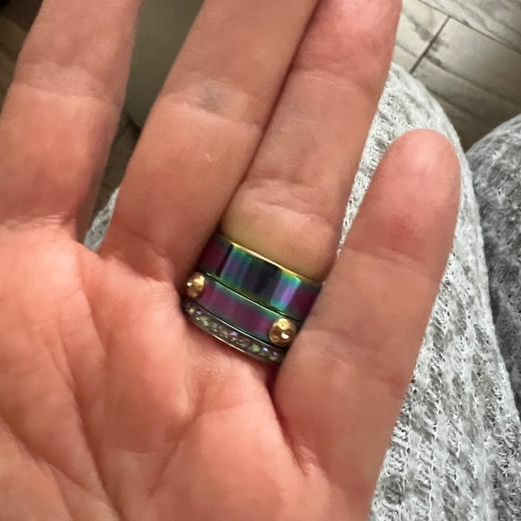 Authentic Henri Bendel stacking multicolor rings size 5 - Picture 2 of 2
